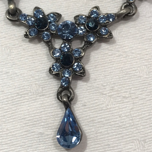 Blue necklace with matching earrings - Picture 7 of 8